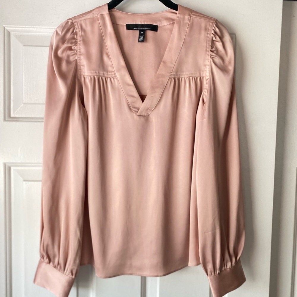 White House Black Market Blush Pink V-Neck Long Sleeve Blouse
